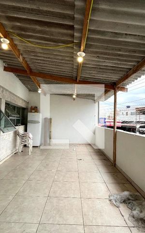 Casa à venda com 270m², 4 quartos e 4 vagas Casa à venda com 270m², 4 quartos e 4 vagasVaranda