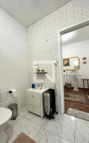 Casa à venda com 270m², 4 quartos e 4 vagas Casa à venda com 270m², 4 quartos e 4 vagasBanheiro