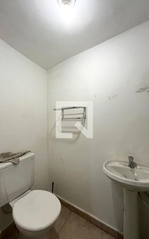 Casa à venda com 270m², 4 quartos e 4 vagas Casa à venda com 270m², 4 quartos e 4 vagasBanheiro Garagem