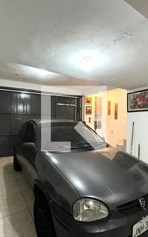 Casa à venda com 270m², 4 quartos e 4 vagas Casa à venda com 270m², 4 quartos e 4 vagasGaragem