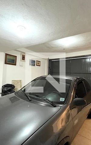 Casa à venda com 270m², 4 quartos e 4 vagas Casa à venda com 270m², 4 quartos e 4 vagasGaragem