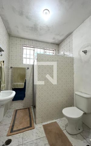 Casa à venda com 270m², 4 quartos e 4 vagas Casa à venda com 270m², 4 quartos e 4 vagasBanheiro