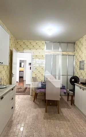 Casa à venda com 270m², 4 quartos e 4 vagas Casa à venda com 270m², 4 quartos e 4 vagasCozinha