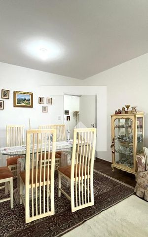 Casa à venda com 270m², 4 quartos e 4 vagas Casa à venda com 270m², 4 quartos e 4 vagasSala