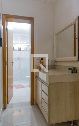 Casa para alugar com 300m², 4 quartos e 2 vagas Casa para alugar com 300m², 4 quartos e 2 vagasLavabo