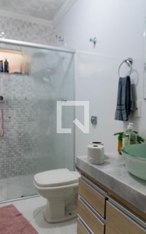 Casa para alugar com 300m², 4 quartos e 2 vagas Casa para alugar com 300m², 4 quartos e 2 vagasBanheiro Social