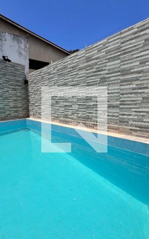 Casa à venda com 235m², 2 quartos e 1 vaga Casa à venda com 235m², 2 quartos e 1 vagaPiscina