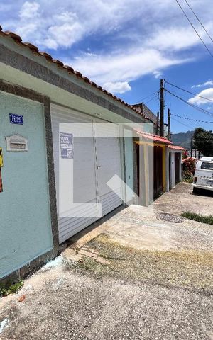Casa à venda com 235m², 2 quartos e 1 vaga Casa à venda com 235m², 2 quartos e 1 vagaFachada