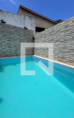 Casa à venda com 235m², 2 quartos e 1 vaga Casa à venda com 235m², 2 quartos e 1 vagaPiscina