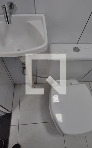 Casa de condomínio para alugar com 45m², 1 quarto e sem vagaBanheiro