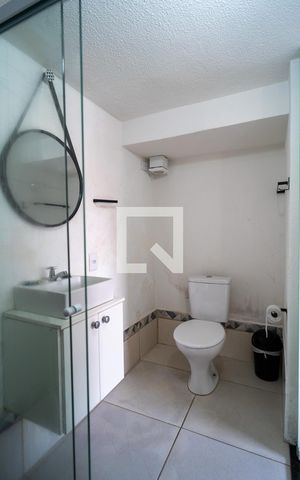 Studio para alugar com 30m², 1 quarto e sem vaga Studio para alugar com 30m², 1 quarto e sem vagaBanheiro