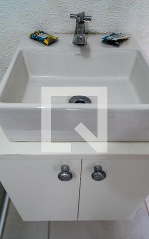 Studio para alugar com 30m², 1 quarto e sem vaga Studio para alugar com 30m², 1 quarto e sem vagaBanheiro