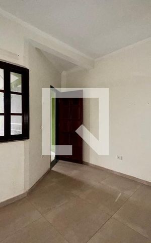 Casa para alugar com 45m², 1 quarto e sem vaga Casa para alugar com 45m², 1 quarto e sem vagaSala