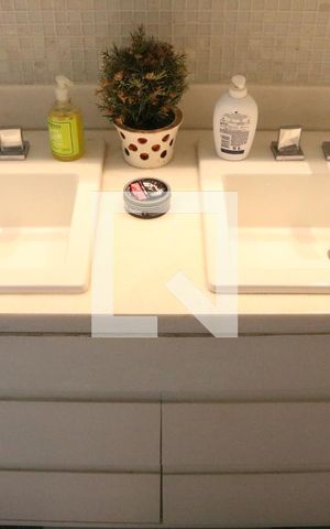 Apartamento para alugar com 180m², 3 quartos e 4 vagasBanheiro da Suíte 1