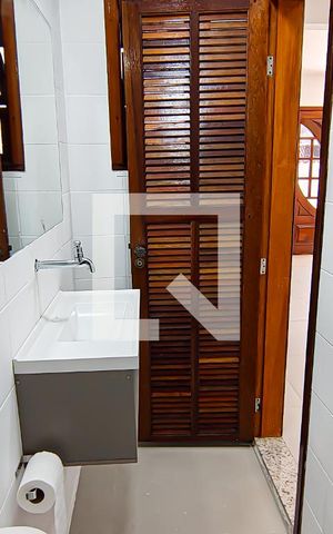 Casa à venda com 300m², 3 quartos e 4 vagas Casa à venda com 300m², 3 quartos e 4 vagasbanheiro