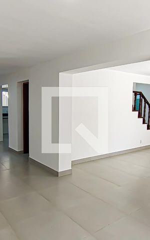 Casa à venda com 300m², 3 quartos e 4 vagas Casa à venda com 300m², 3 quartos e 4 vagassala