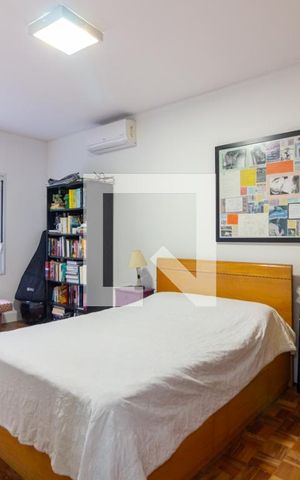 Casa à venda com 390m², 4 quartos e 4 vagas Casa à venda com 390m², 4 quartos e 4 vagasQuarto 1