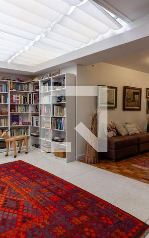 Casa à venda com 390m², 4 quartos e 4 vagas Casa à venda com 390m², 4 quartos e 4 vagasSala