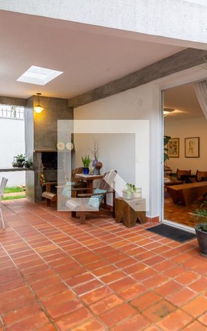 Casa à venda com 390m², 4 quartos e 4 vagas Casa à venda com 390m², 4 quartos e 4 vagasQuintal