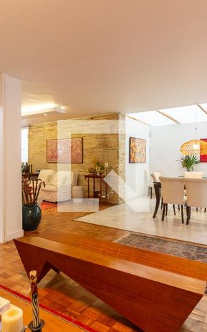 Casa à venda com 390m², 4 quartos e 4 vagas Casa à venda com 390m², 4 quartos e 4 vagasSala de Jantar