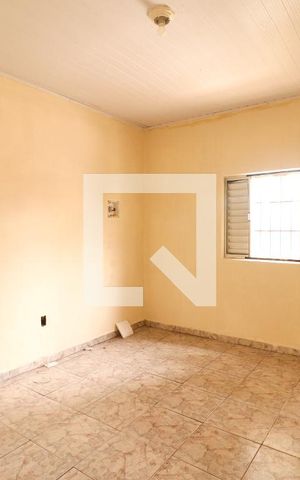 Casa à venda com 40m², 1 quarto e 3 vagas Casa à venda com 40m², 1 quarto e 3 vagasQuarto