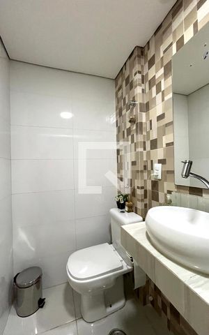 Apartamento à venda com 70m², 3 quartos e 2 vagas Apartamento à venda com 70m², 3 quartos e 2 vagasBanheiro Corredor