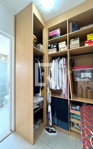 Apartamento à venda com 70m², 3 quartos e 2 vagas Apartamento à venda com 70m², 3 quartos e 2 vagasCloset da suíte