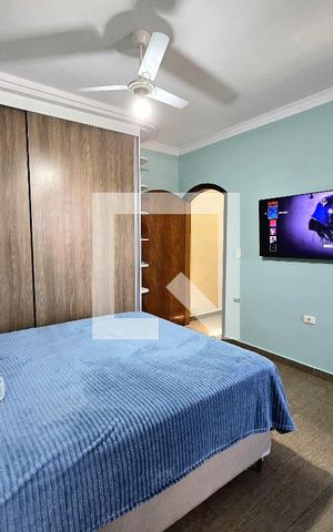 Casa à venda com 270m², 3 quartos e 6 vagas Casa à venda com 270m², 3 quartos e 6 vagasQuarto