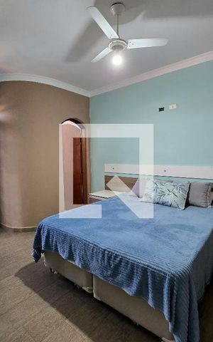 Casa à venda com 270m², 3 quartos e 6 vagas Casa à venda com 270m², 3 quartos e 6 vagasQuarto