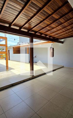 Casa à venda com 270m², 3 quartos e 6 vagas Casa à venda com 270m², 3 quartos e 6 vagasChurrasqueira