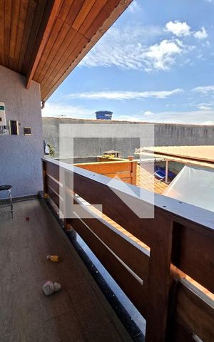 Casa à venda com 270m², 3 quartos e 6 vagas Casa à venda com 270m², 3 quartos e 6 vagasSacada