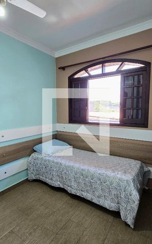 Casa à venda com 270m², 3 quartos e 6 vagas Casa à venda com 270m², 3 quartos e 6 vagasQuarto