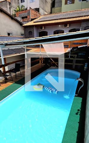 Casa à venda com 270m², 3 quartos e 6 vagas Casa à venda com 270m², 3 quartos e 6 vagasPiscina