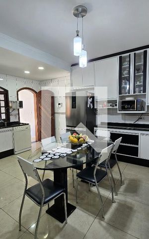 Casa à venda com 270m², 3 quartos e 6 vagas Casa à venda com 270m², 3 quartos e 6 vagasCozinha