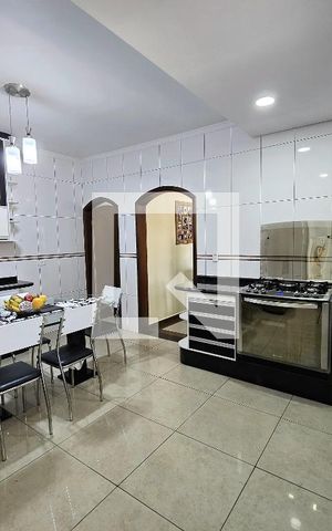 Casa à venda com 270m², 3 quartos e 6 vagas Casa à venda com 270m², 3 quartos e 6 vagasCozinha