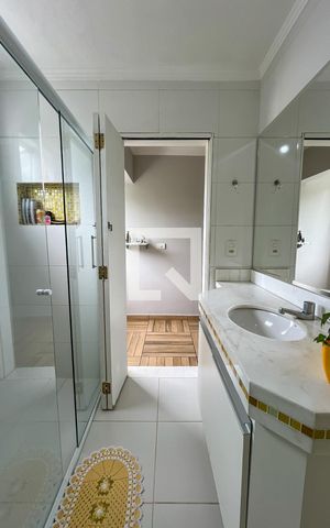 Casa à venda com 142m², 3 quartos e 4 vagas Casa à venda com 142m², 3 quartos e 4 vagasBanheiro da Suíte