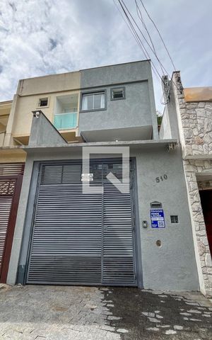 Casa à venda com 142m², 3 quartos e 4 vagas Casa à venda com 142m², 3 quartos e 4 vagasFachada