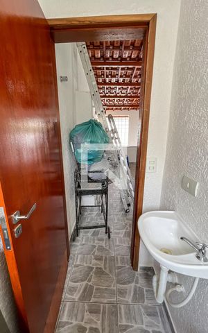 Casa à venda com 142m², 3 quartos e 4 vagas Casa à venda com 142m², 3 quartos e 4 vagasBanheiro de Serviço