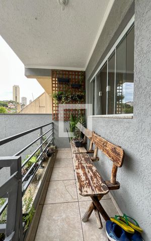 Casa à venda com 142m², 3 quartos e 4 vagas Casa à venda com 142m², 3 quartos e 4 vagasEntrada