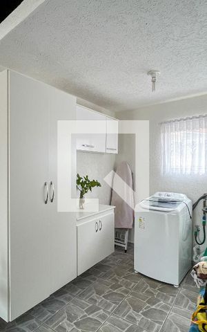 Casa à venda com 142m², 3 quartos e 4 vagas Casa à venda com 142m², 3 quartos e 4 vagasÁrea de Serviço 2
