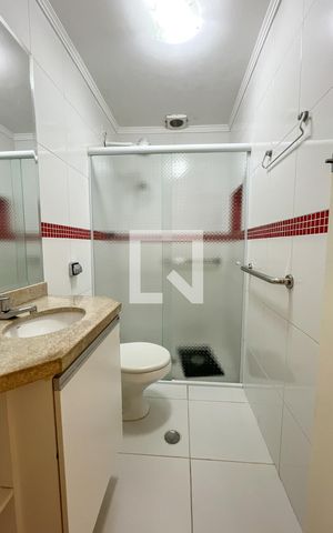 Casa à venda com 142m², 3 quartos e 4 vagas Casa à venda com 142m², 3 quartos e 4 vagasBanheiro Corredor