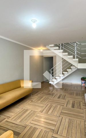 Casa à venda com 142m², 3 quartos e 4 vagas Casa à venda com 142m², 3 quartos e 4 vagasSala