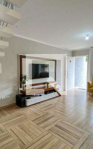 Casa à venda com 142m², 3 quartos e 4 vagas Casa à venda com 142m², 3 quartos e 4 vagasSala