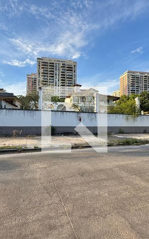 Casa de condomínio à venda com 2800m², 11 quartos e sem vaga Casa de condomínio à venda com 2800m², 11 quartos e sem vagaÁrea externa - Rua