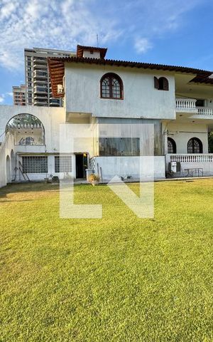 Casa de condomínio à venda com 2800m², 11 quartos e sem vaga Casa de condomínio à venda com 2800m², 11 quartos e sem vagaÁrea externa