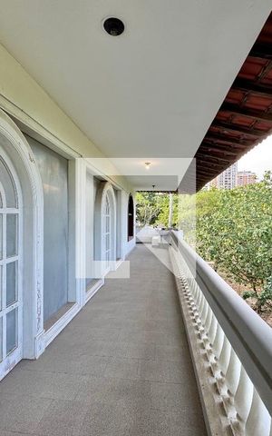 Casa de condomínio à venda com 2800m², 11 quartos e sem vaga Casa de condomínio à venda com 2800m², 11 quartos e sem vagaVaranda (Segundo andar)