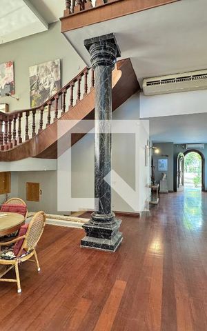 Casa de condomínio à venda com 2800m², 11 quartos e sem vaga Casa de condomínio à venda com 2800m², 11 quartos e sem vagaSala