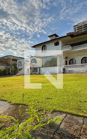 Casa de condomínio à venda com 2800m², 11 quartos e sem vaga Casa de condomínio à venda com 2800m², 11 quartos e sem vagaÁrea externa