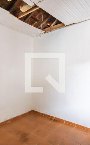 Casa à venda com 150m², 2 quartos e 1 vaga Casa à venda com 150m², 2 quartos e 1 vagaEdícula (Fundos)
