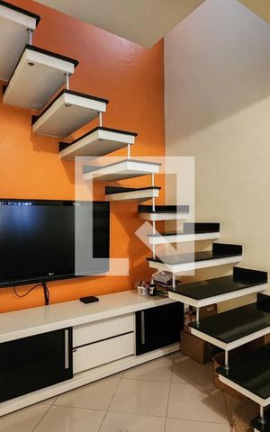 Casa à venda com 173m², 3 quartos e 2 vagas Casa à venda com 173m², 3 quartos e 2 vagasSala